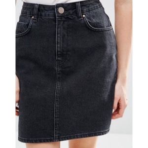 High waisted grey denim skirt